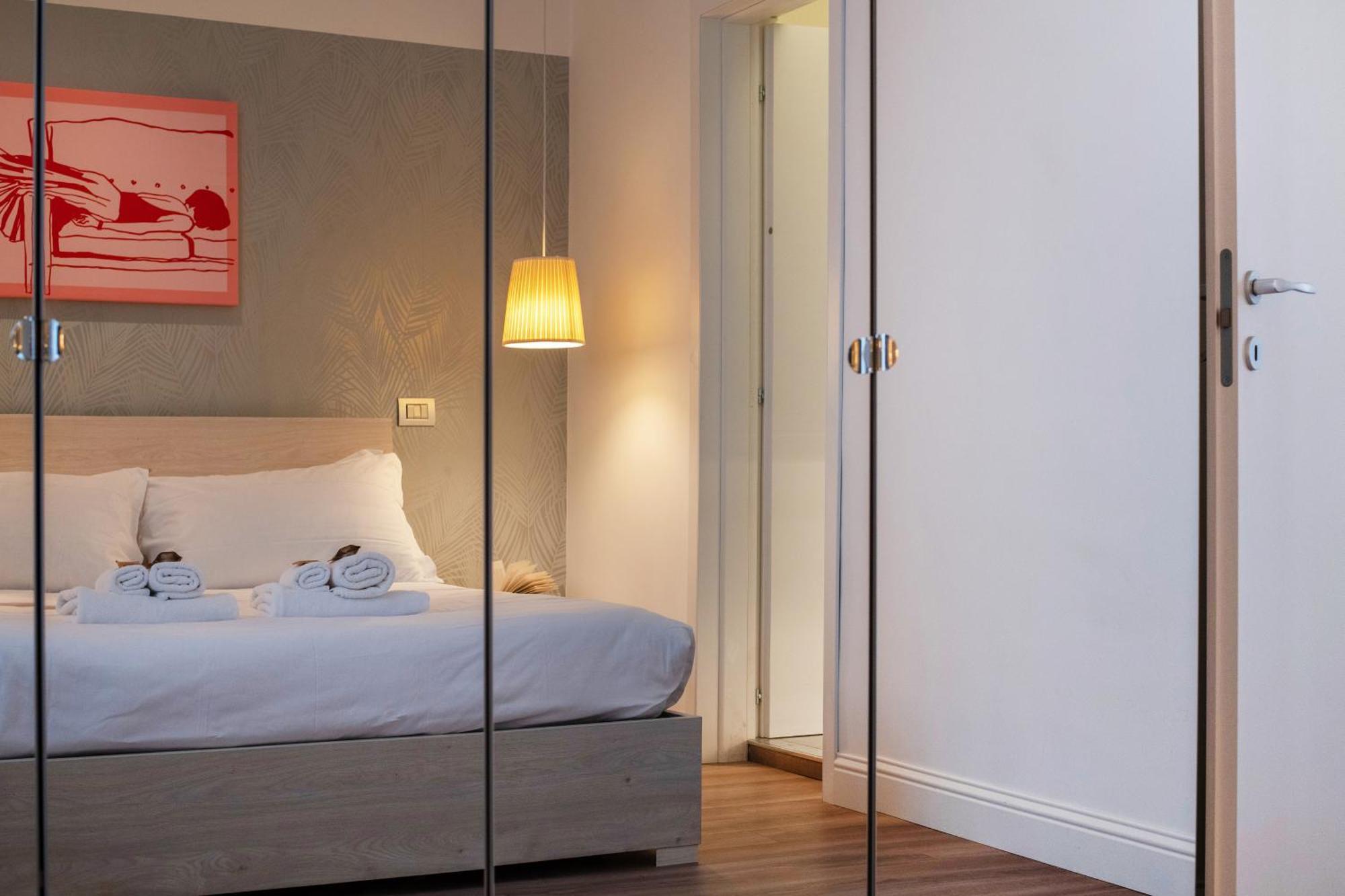 Colosseum View Accomodation Рим Экстерьер фото