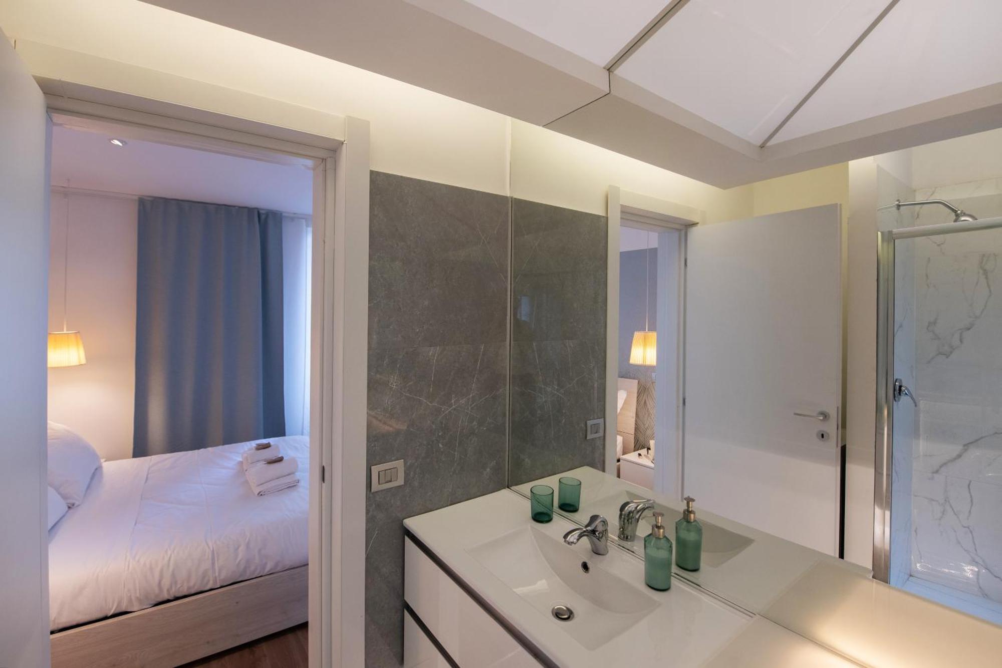 Colosseum View Accomodation Рим Экстерьер фото